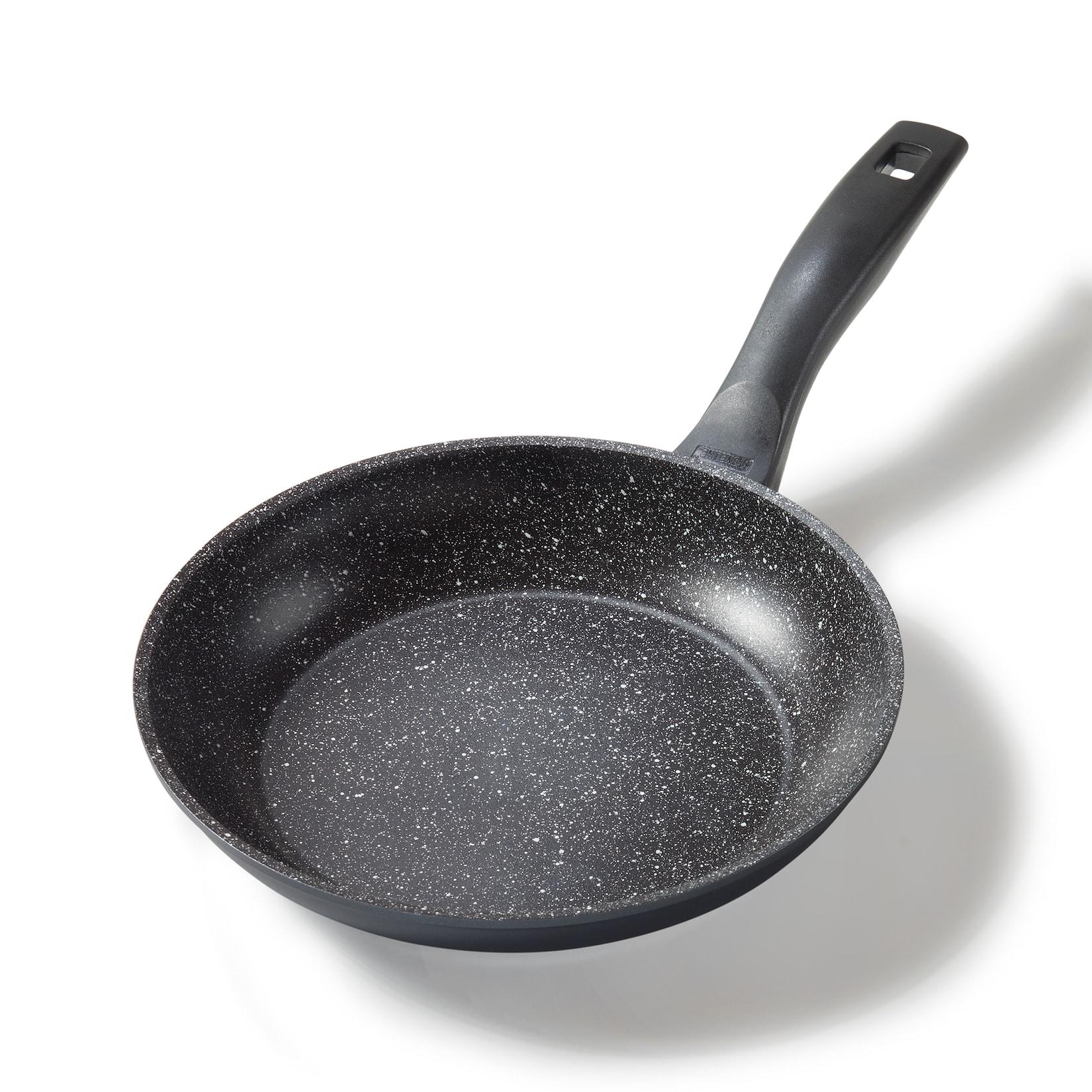 STONELINE Made in Germany Bratpfanne 24cm, antihaft beschichtete Pfanne mit echten Steinpartikeln, alle Herdarten inkl. Induktion, Fett oder Öl freies Braten