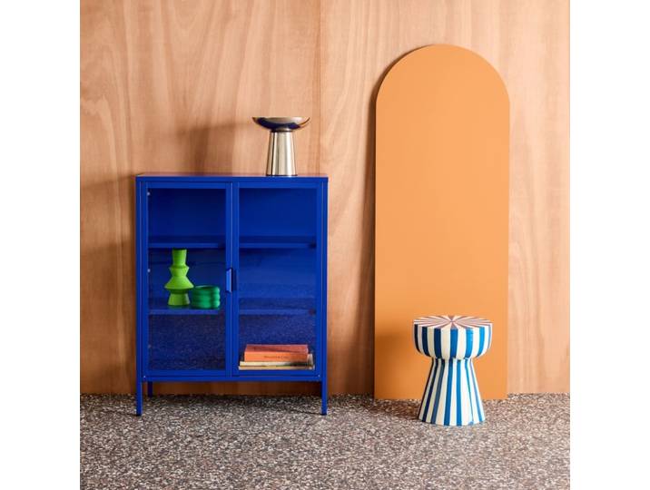 Armoire vitrine acier et verre trempé 2 portes 80cm bleu