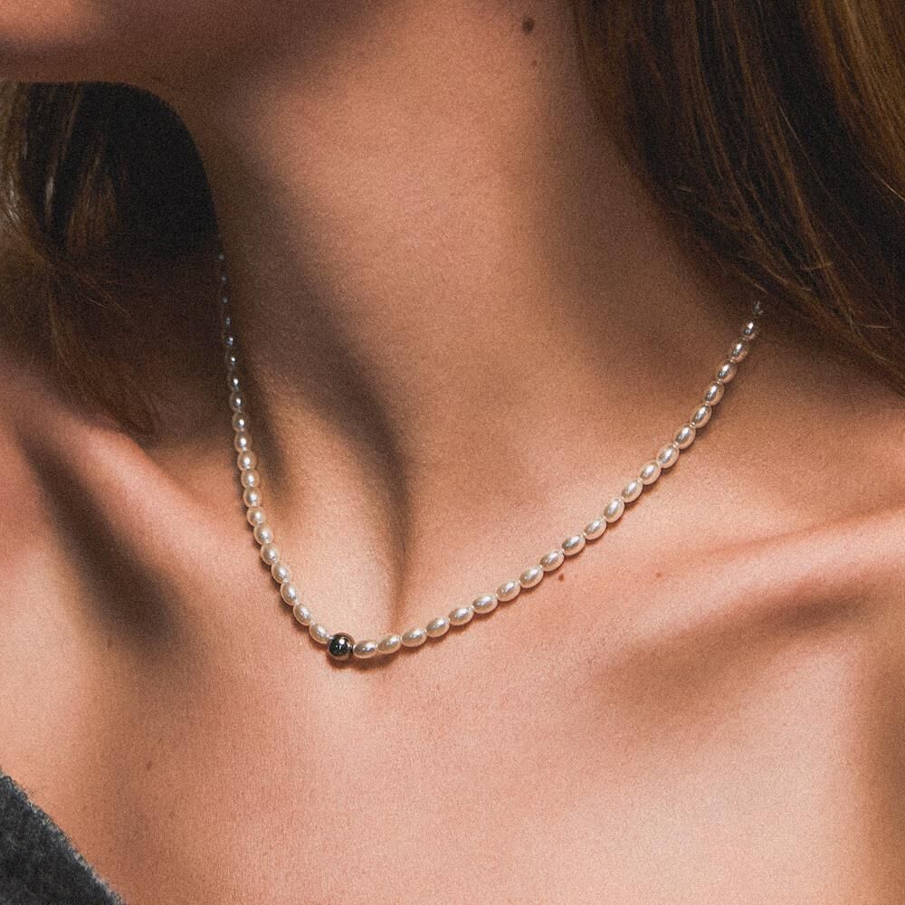 Unique Damenkette aus Edelstahl mit Süßwasserperlen silber