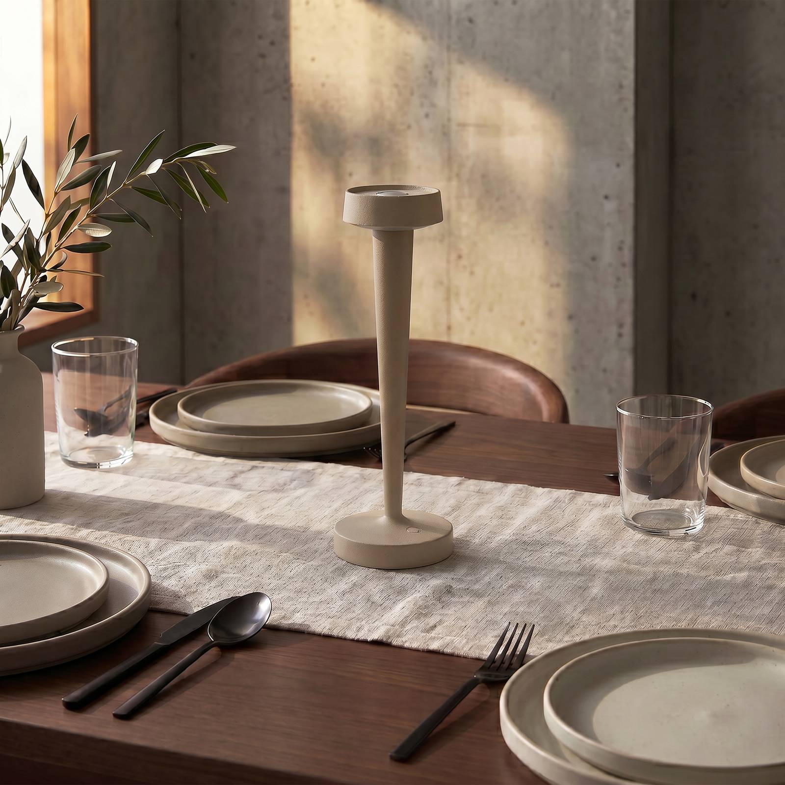 Lucande LED-Akku-Kerzenständer Lea, Vase, beige, 28 cm Lea Lucande, dimmbar, creme / amber, für Wohn- / Esszimmer, Metall, Modern