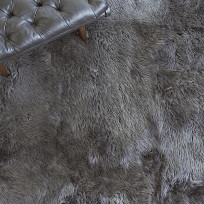 EXQUISITE RUGS Sheepskin Hand-stitched Dark Grey Area Rug.