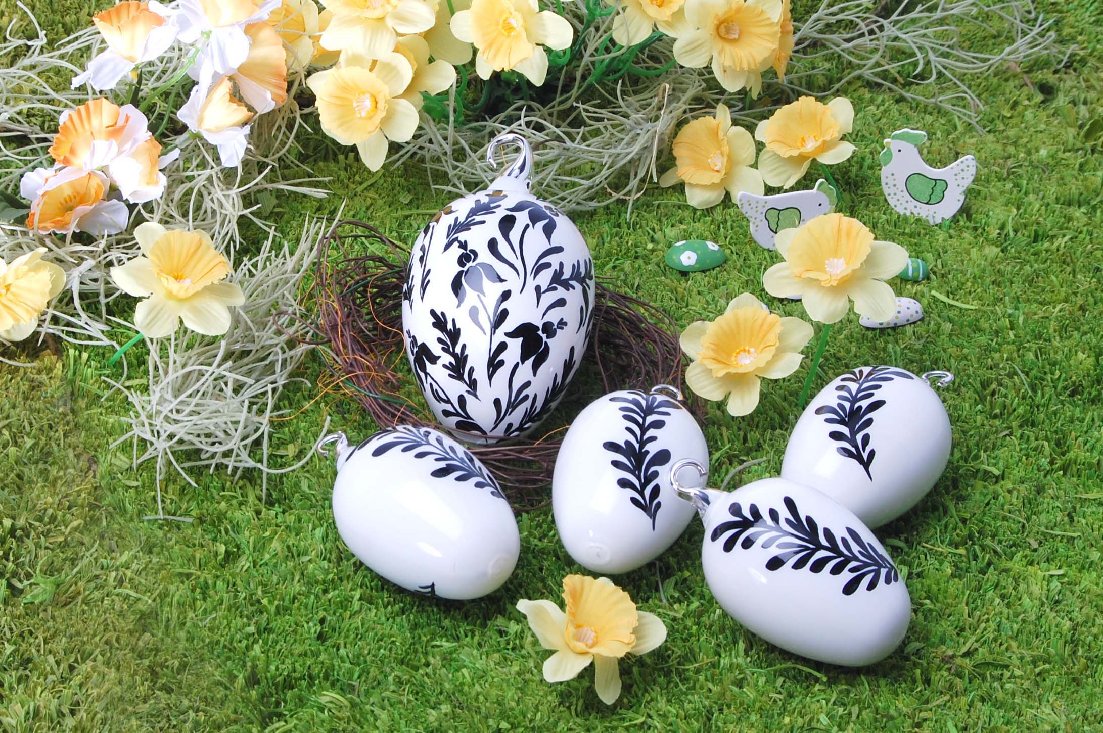 Osterei KREBS GLAS LAUSCHA "Floral, elegantes Design schwarz-weiss, Osterdekoration, Frühling", schwarz-weiss (weiß, schwarz), Glas, Dekofiguren, Osterei, Mundgeblasenes und handbemaltes Glas, Made in Germany weiß, schwarz Einheitsgröße
