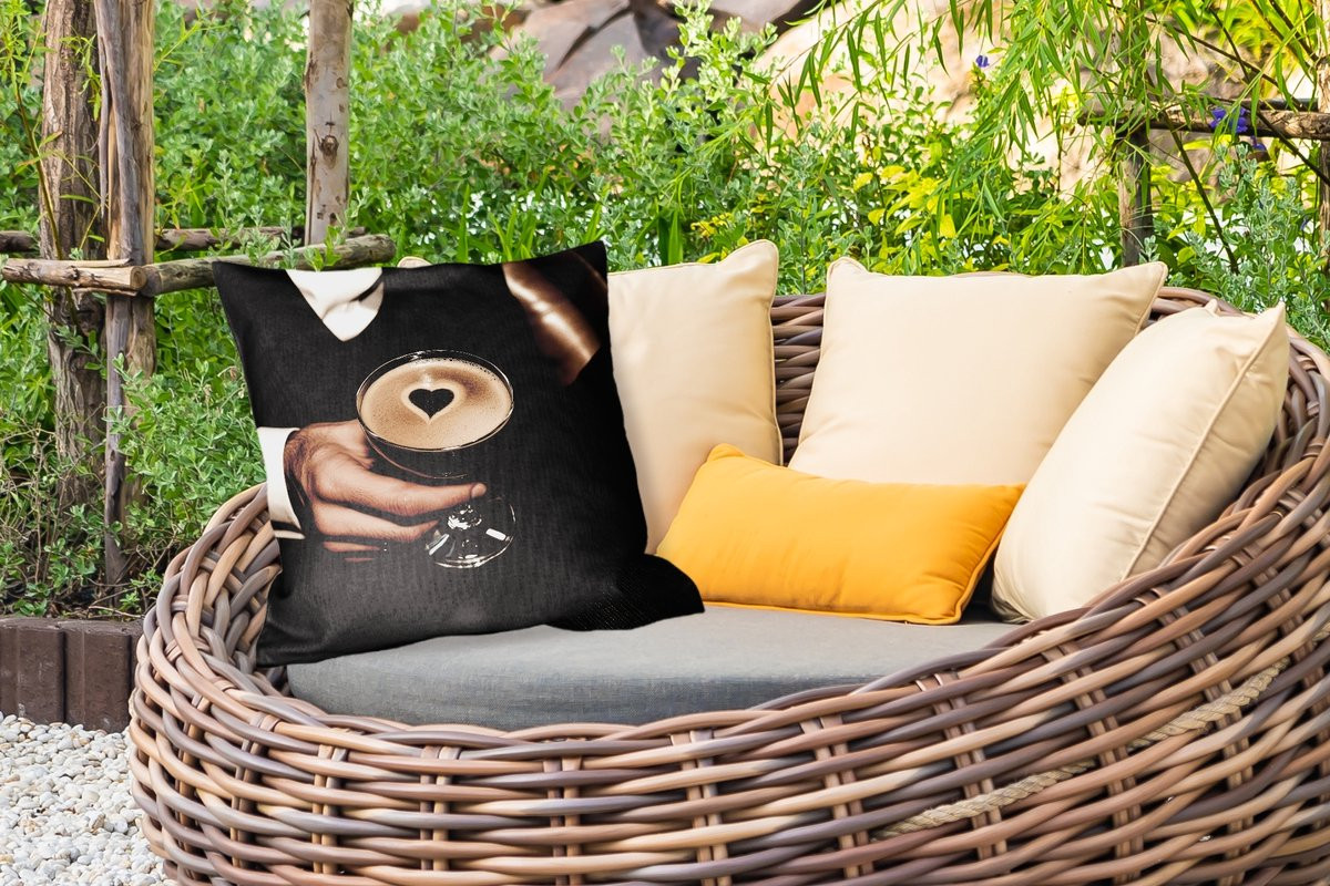 PillowMonkey Weerbestendig Buitenkussen Cocktail Espresso Martini Hartje - 50 x 50 cm