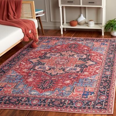 SAFAVIEH Serapi Machine Washable Slip Resistant Annekatrin Rug