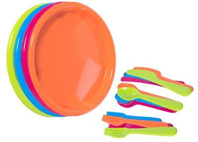Basicwise Reusable Cutlery Set of 4 Plastic Plates, Spoons, Forks and Knives