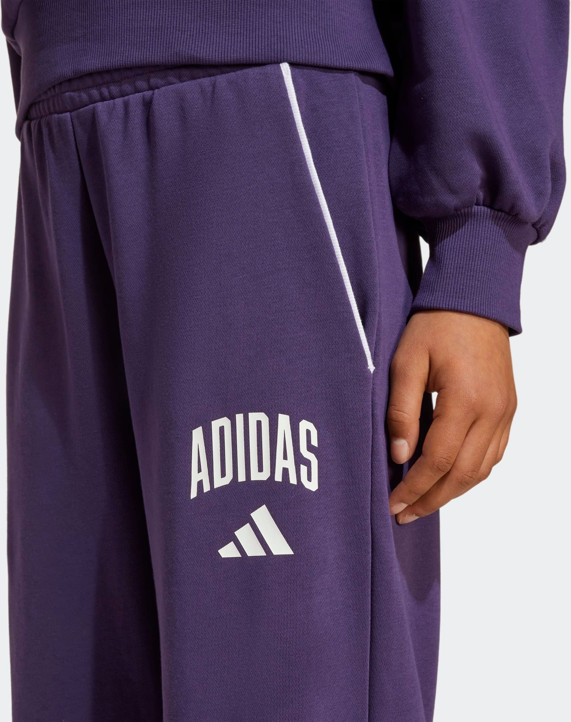 Sporthose ADIDAS SPORTSWEAR "SAISON ESSENTIALS COLLEGE TYPOGRAPHIE KIDS", Mädchen, Gr. 170, N-Gr, aurora plum, weiß,, Obermaterial: 70% Baumwolle, 30% Polyester, Hosen Sporthose aurora plum, weiß, 170, N-Gr