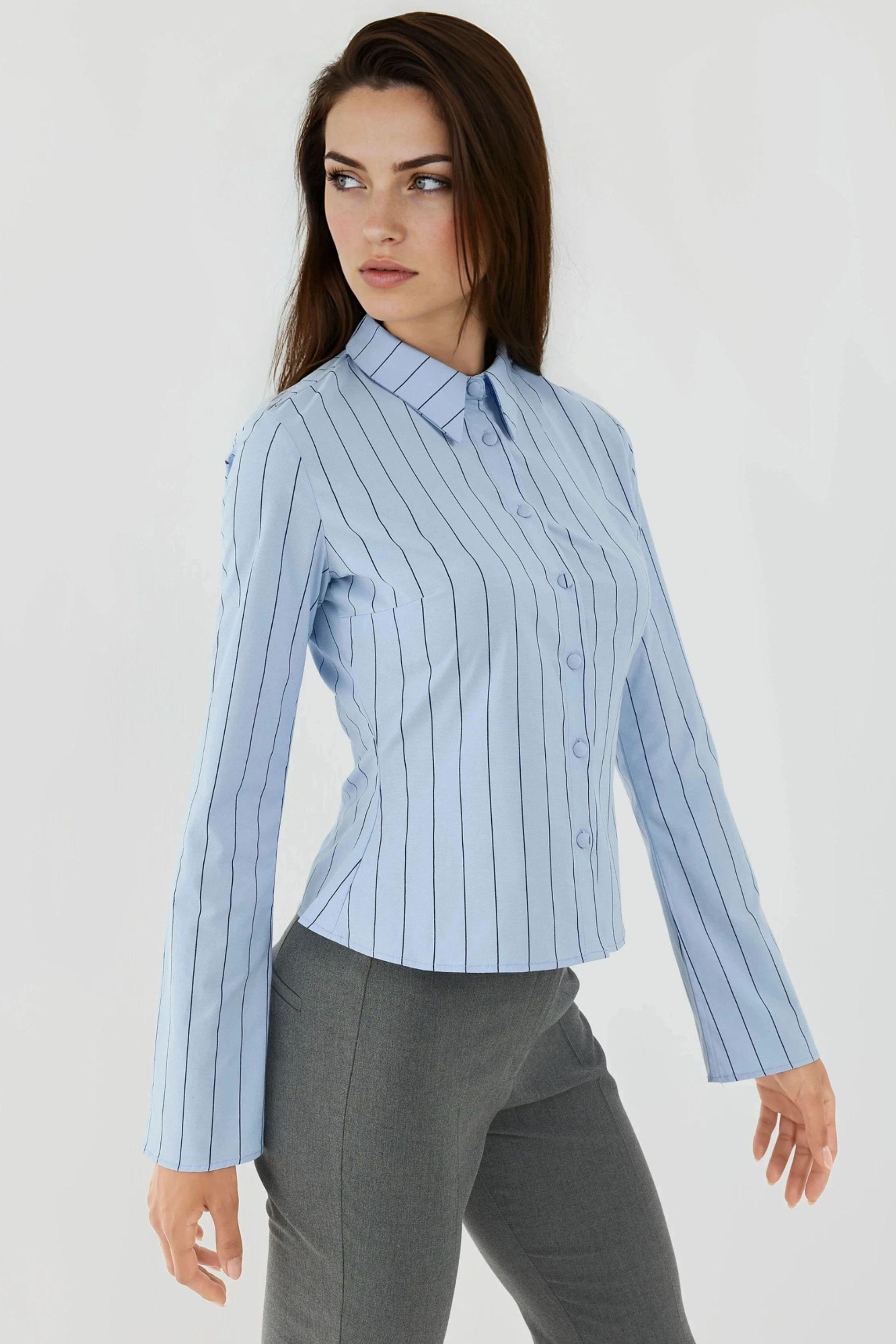 Tailliertes gestreiftes Button-Up-Hemd