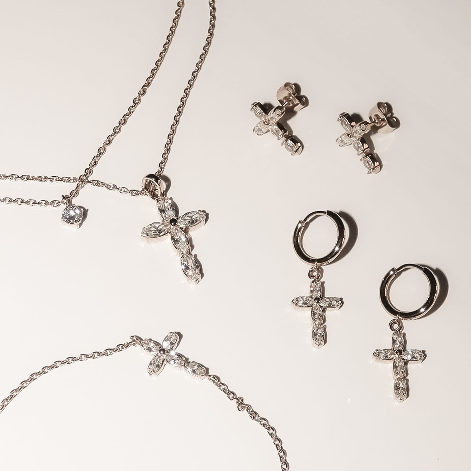Paar Ohrstecker TAMARIS "Cross, Kreuz-Design", transparent (edelstahlfarben), Ohrringe, Damen, Edelstahl, Paar Ohrstecker