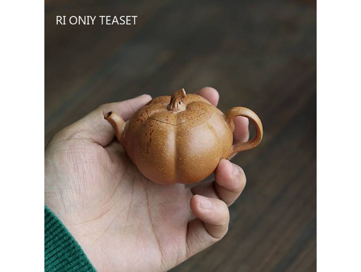 Théière en argile violette Yixing de 70ml, petite capacité, théière en forme de citrouille, célèbre bouilloire Zisha faite à la main, service à thé chinois personnalisé