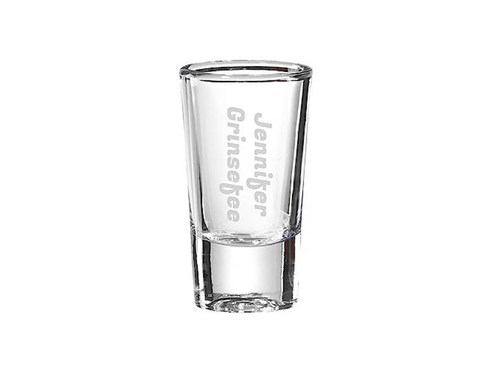 LUXENTU Stamper mit Gravur, Name vertikal, 30 ml, 30 Stück Personalisierte Schnapsgläser mit Lasergravur, Geschenk zum Geburtstag oder Jubiläum, Spülmaschinenfest