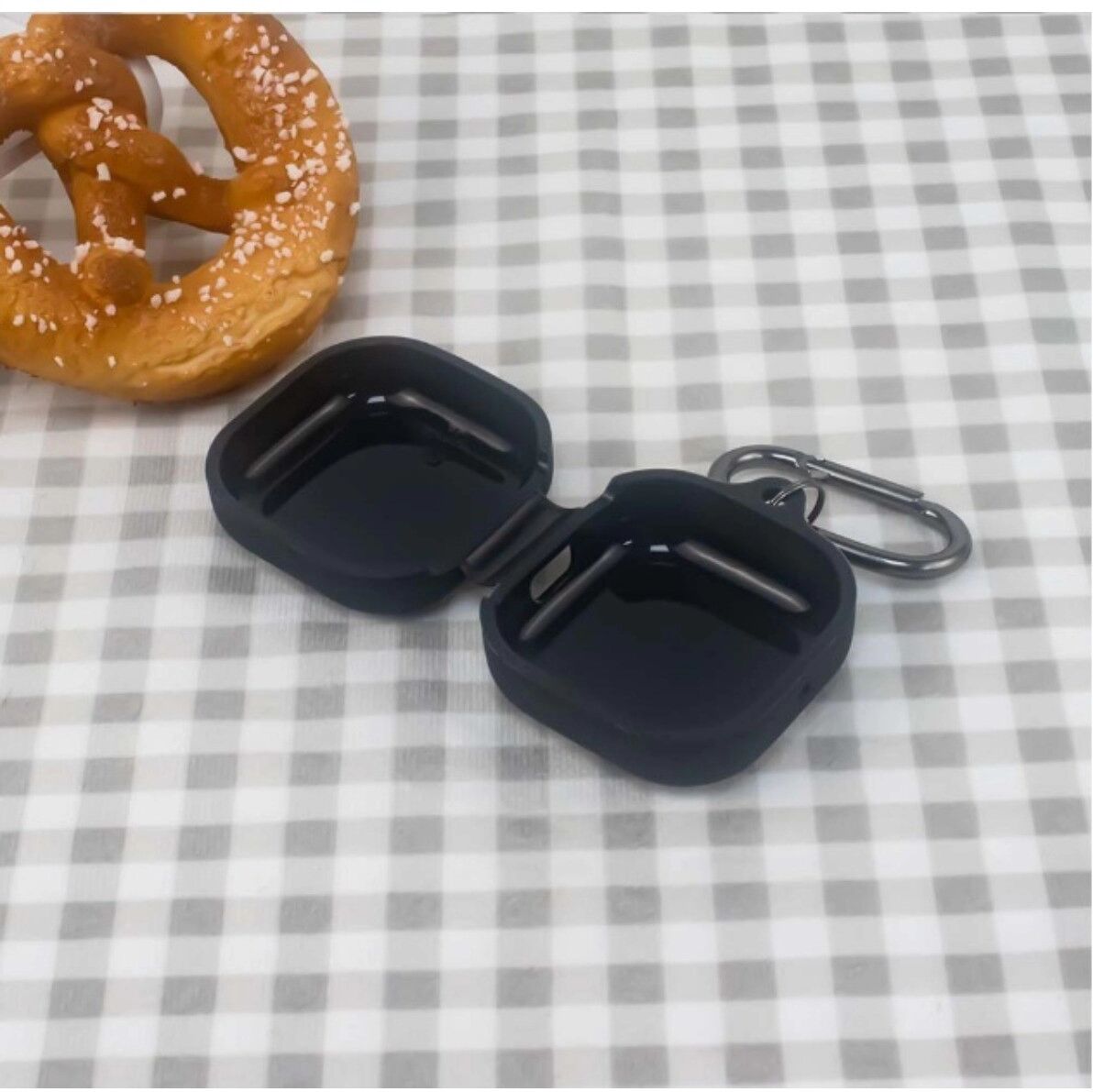 INF Silikon-Schutzhülle kompatibel mit Samsung Galaxy Buds 4 Pro und Galaxy Buds 4 — wasser- und schweißresistent, waschbar, Schwarz