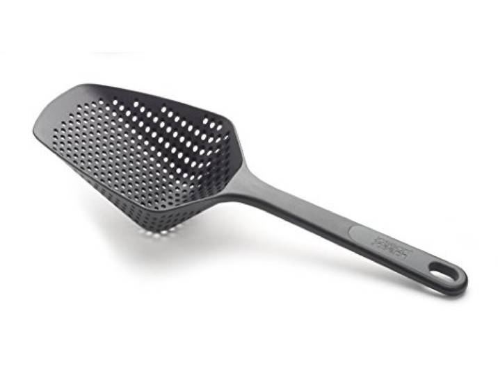 Joseph Joseph Scoop Plus - Passoire\, égouttoir/collecteur\, égoutter et servir\, résistant à la chaleur jusqu'à 200°C (392°F)\, va au lave-vaisselle\, Noir\, Large