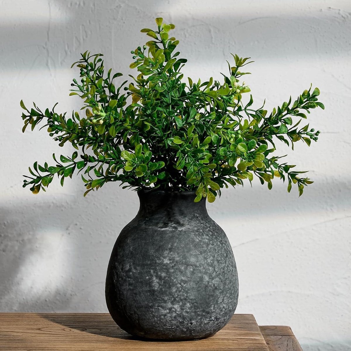 Handgemaakte Keramische Vaas in Zwart - Rustieke Terracotta Decoratie - Hoogte: 15 cm