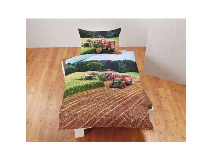 Bettwäsche roter Maishacker bei der Feldarbeit