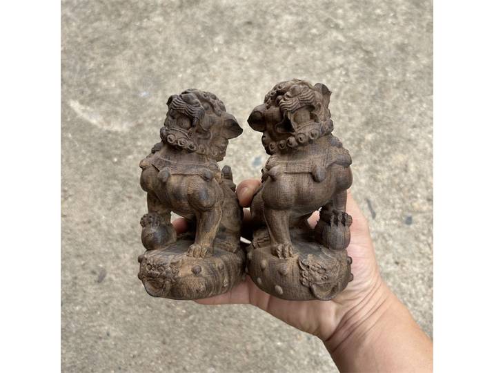 Paire de statues de Lion en bois sculptées à la main, ornements pour la maison, Feng Shui, richesse, sculpture de bureau de bon augure, artisanat de paysage et cadeau