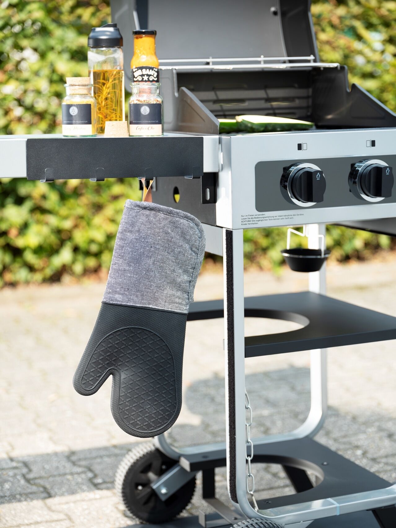 Topfhandschuhe WENKO "Modell Ada", grau (grau, schwarz), B:18cm H:38cm L:2cm, Baumwolle, Topflappen, Topfhandschuhe, Ofen- und Grillhandschuhe, extra langer Schaft, Baumwollinnenseite grau, schwarz Einheitsgröße