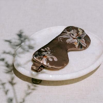 KIM + ONO Yuri Washable Silk Floral Eye Mask   Luxury Sleeping Eye Mask - mocha