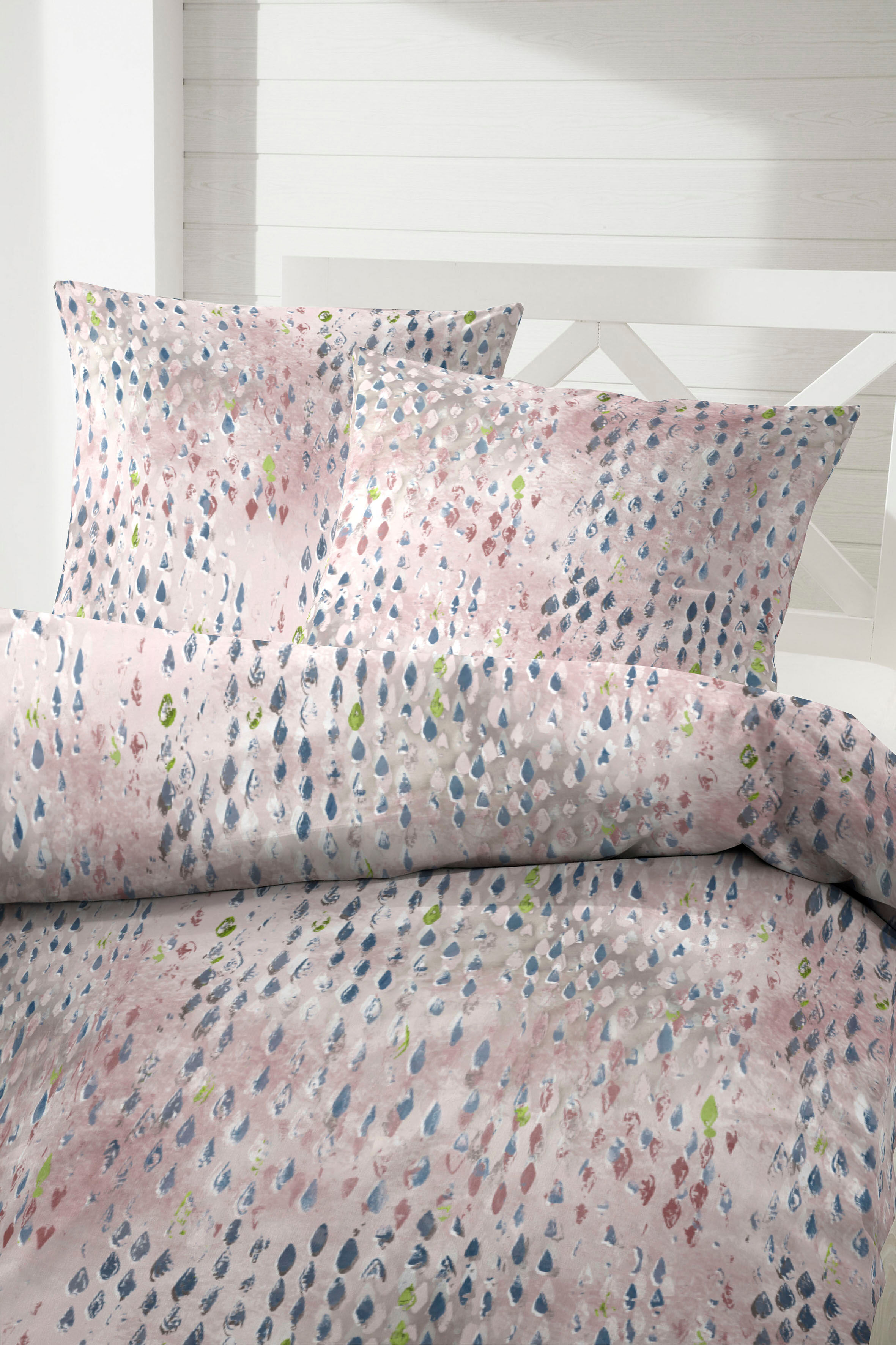 Bettwäsche PRIMERA "Plastered", blau (blau, grau), B/L: 155cm x 220cm, 1 Stk., 1 Stk., Mako-Satin, B/L: 80cm x 80cm, 2 Stk., Mako-Satin, Obermaterial: 100% Baumwolle, Bettwäsche, Bettwäsche, mit malerischen Effekten blau, grau B/L: 155cm x 220cm, 1 Stk., 
