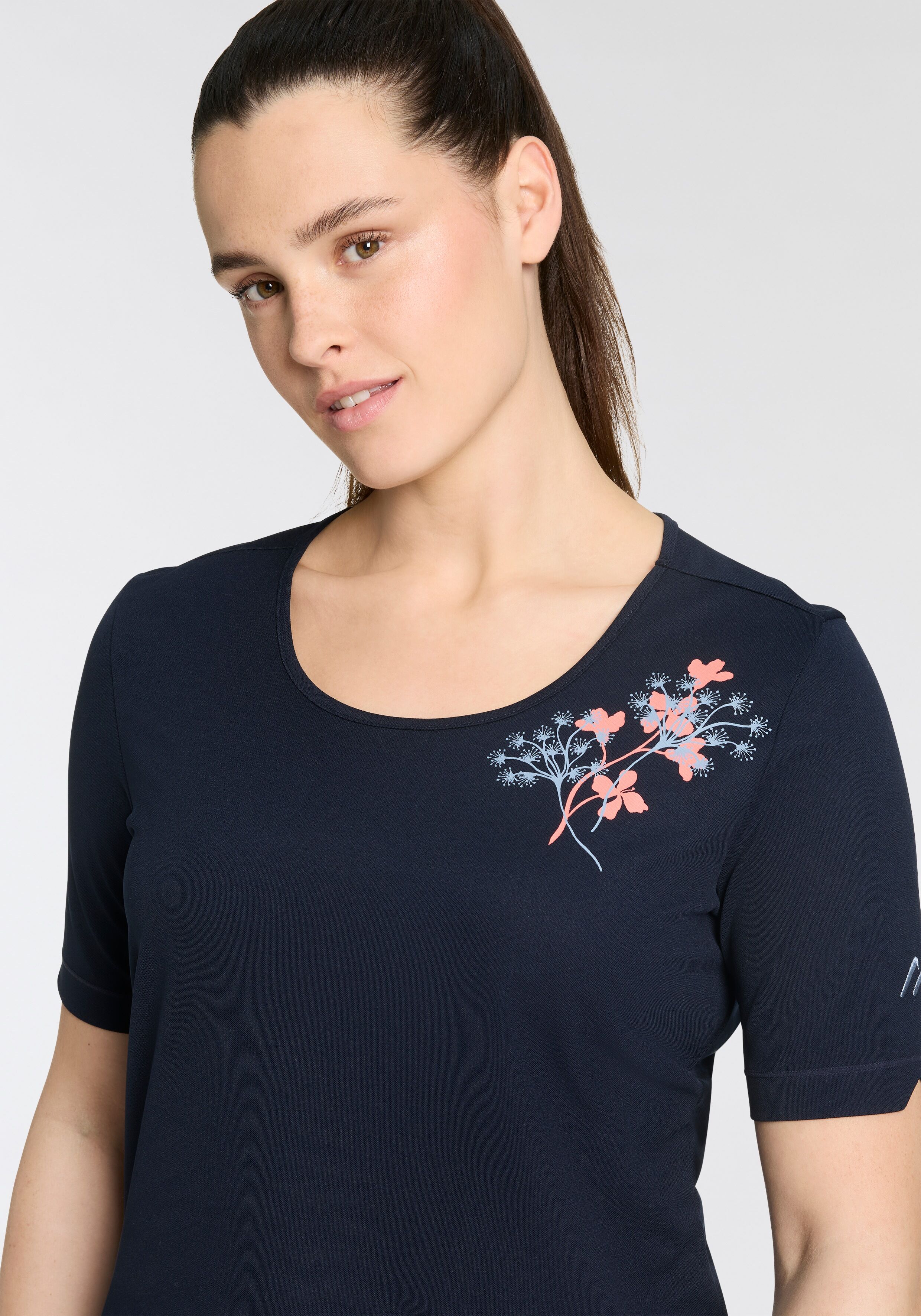 T-Shirt MAIER SPORTS, Damen, Gr. 52, blau (night sky), Obermaterial: 100% Polyester, Rundhals, Shirts T-Shirt, Kurzarm, mit Rundhalsausschnitt, atmungsaktiv, schnell trocknend night sky 52