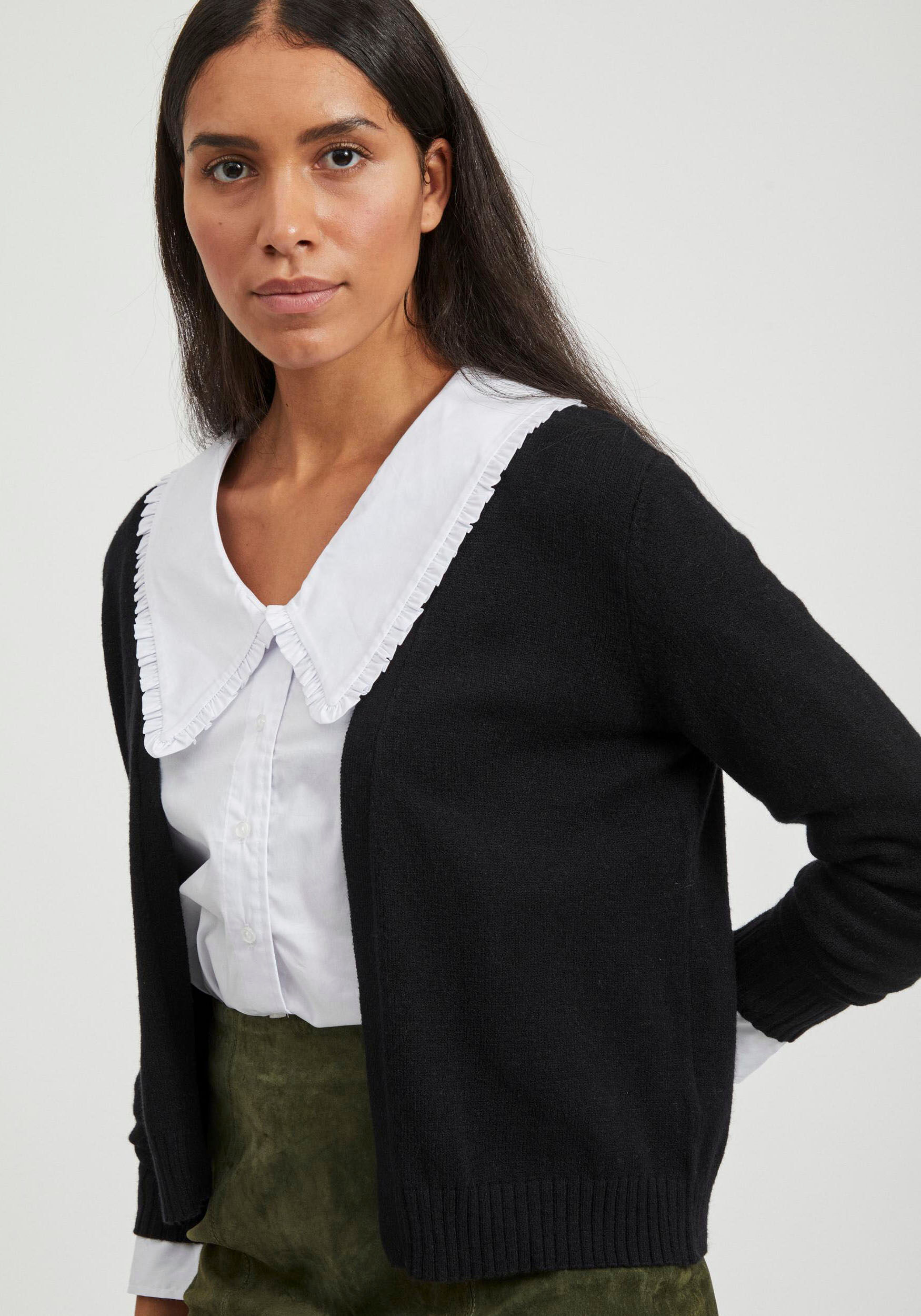 Cardigan VILA "VIRIL SHORT CARDIGAN", Damen, Gr. M, schwarz, Feinstrick, Obermaterial: 50% Viskose, 27% Polyamid, 23% Polyester, gepflegt, Basic, bequem hüftlang, tiefer V-Ausschnitt, Bündchen, Strickjacken Cardigan, in pflegeleichter Qualität schwarz M