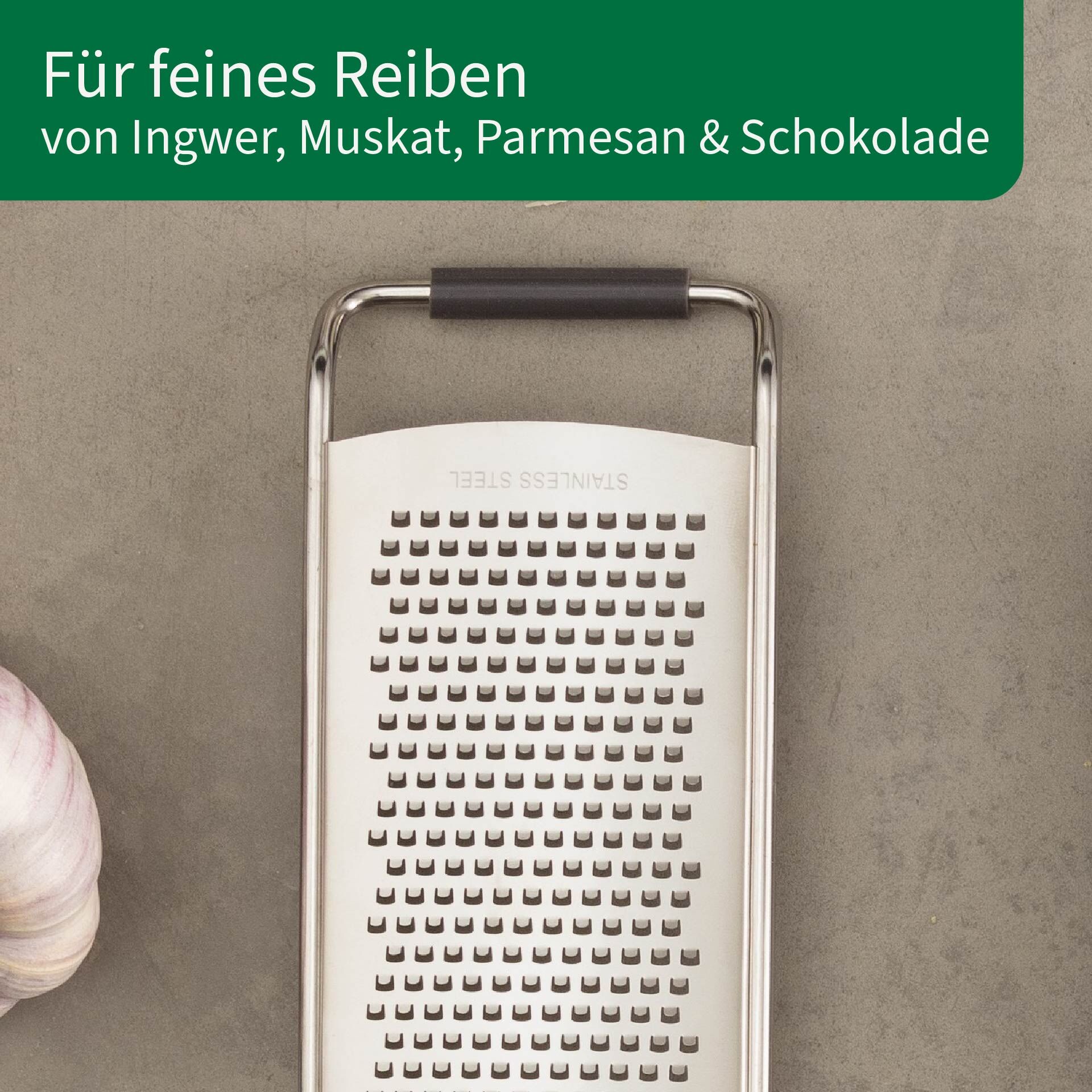 Küchenreibe "München, aus Edelstahl, Reibe fein – hochwertige Ausführung", silber, B:7,8cm L:35,5cm T:2cm, Edelstahl, CHEFKOCH TRIFFT FACKELMANN, Küchenreiben, Küchenreibe, perfekt für Küchenprofis, spülmaschinengeeignet