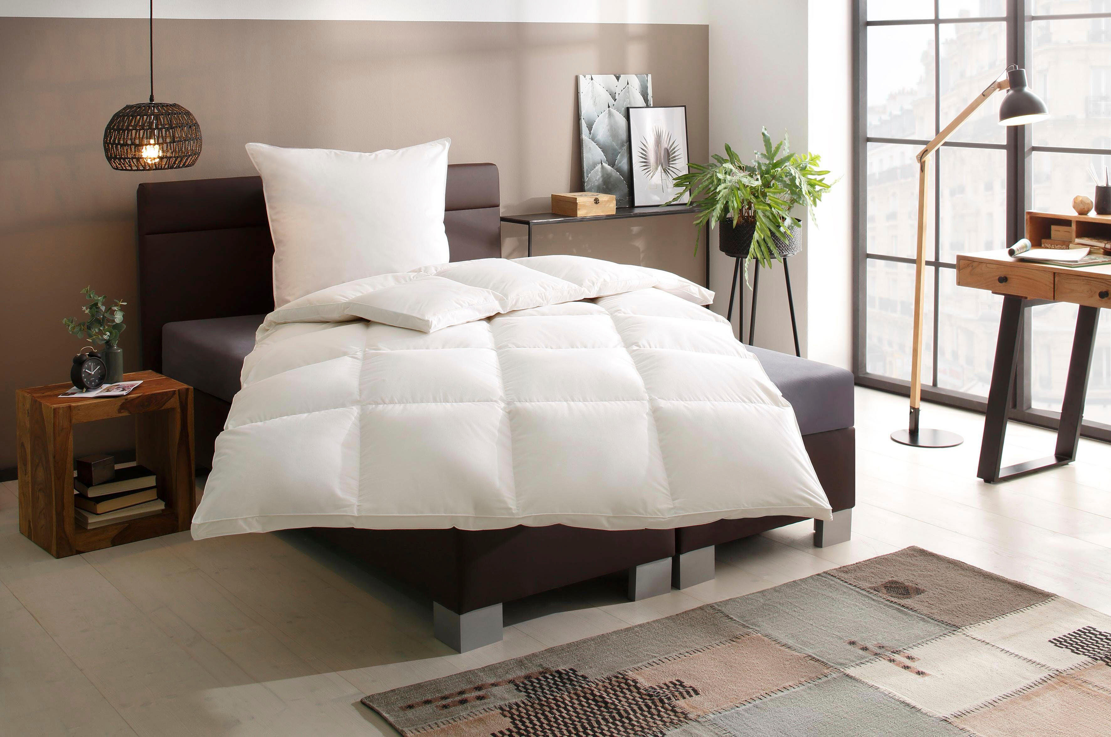 Daunenbettdecke + 3-Kammer-Kopfkissen GOODPRODUCT "Lasse, Bettdecke 135x200 cm, 155x220 cm, Made in Green", weiss (weiß), B/L: 155cm x 220cm Anzahl Teile 1, B/L: 80cm x 80cm Anzahl Teile 1, Bezug: Baumwolle Füllung: Entendaune/-feder, extrawarm, Bettdecke