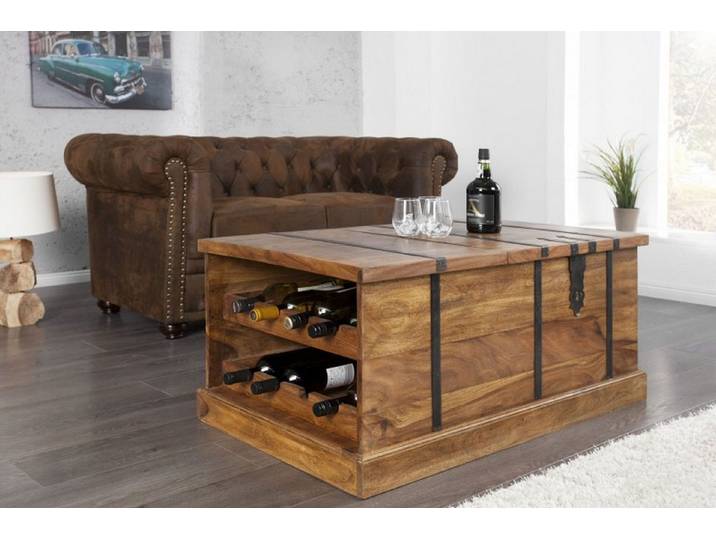 Licht-Erlebnisse Couchtisch KOURO, Couchtisch mit Weinregal Truhe Holz massiv 100 cm Wohnzimmer