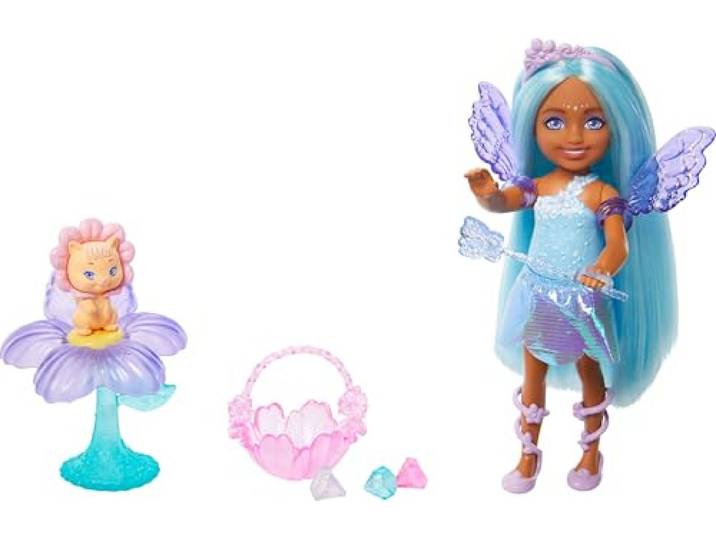 Barbie Chelsea Puppe & Zubehör Set, Kleine Fee Puppe mit blauen Haaren & Flügeln, Haustier & 8 Thementeile, inklusive Blumenhaustierbett