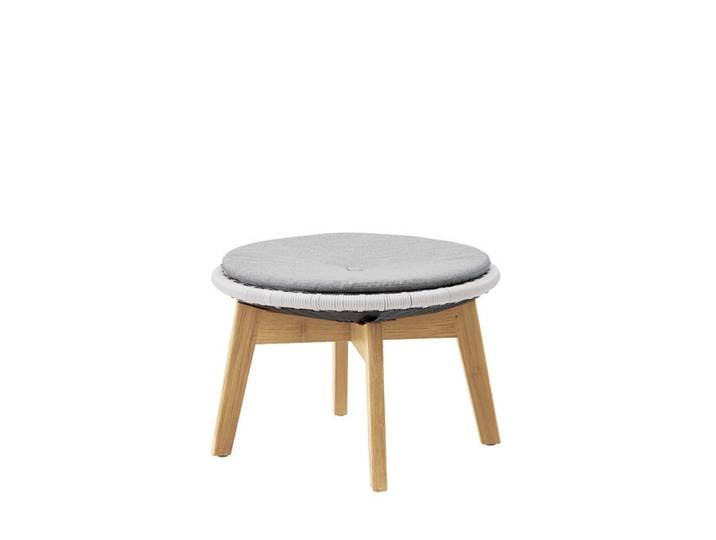 Sitzhocker Peacock Cane-line braun, Designer Johannes Foersom & Peter Hiort-Lorenzen, 60x40x60 cm
