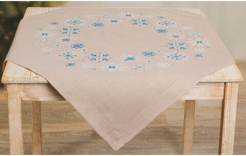 Stickmitteldecke "Schneekristalle"