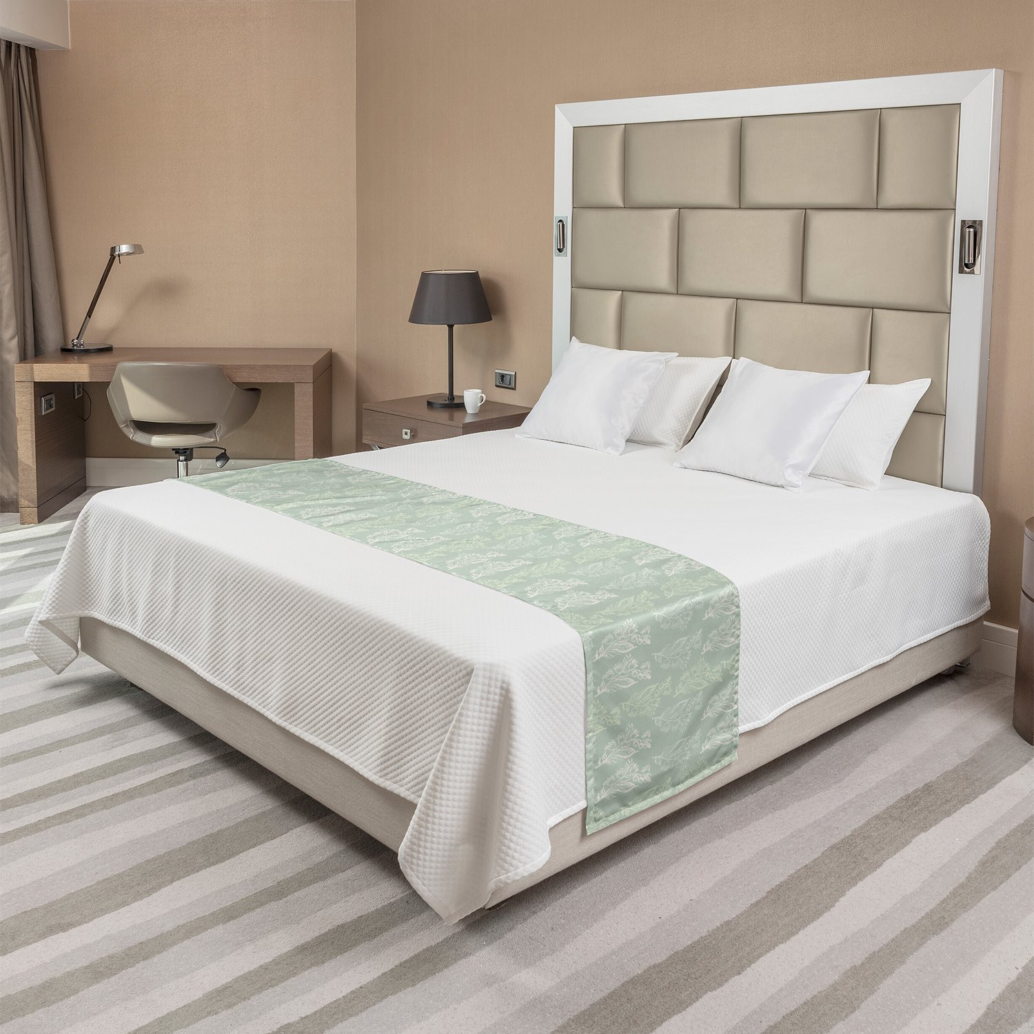 ABAKUHAUS Botanische Bedloper met Abstracte Bloemenillustratie in Groen en Wit, King Size