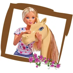 Simba Steffi mit Pferd im Jockey-Outfit