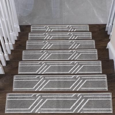 "SUSSEXHOME Plaza Collection Stair Treads 100% Polypropylene 9"" x 28"""