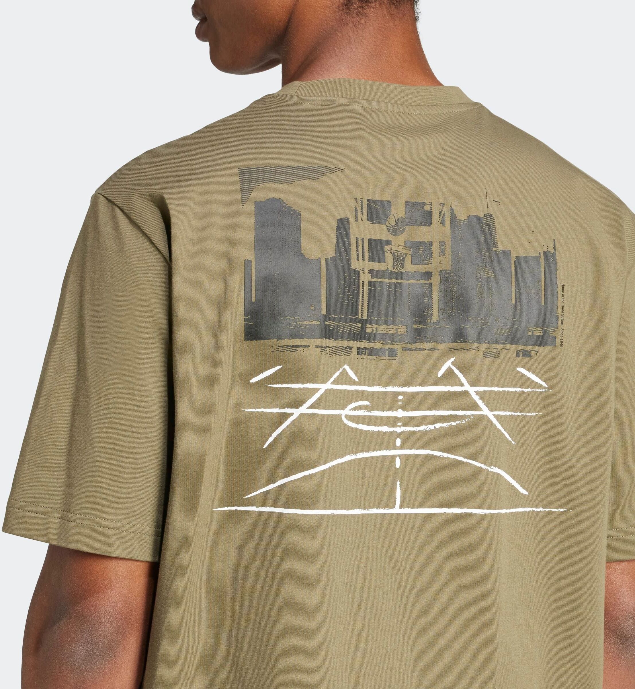 T-Shirt ADIDAS SPORTSWEAR "CODES PHOTOREAL GRAPHIC", Herren, Gr. S, grün (olive strata), Obermaterial: 100% Baumwolle, Shirts T-Shirt, sportlicher Stil, ohne Verschluss, mit Rückenprint, aus Baumwolle olive strata S