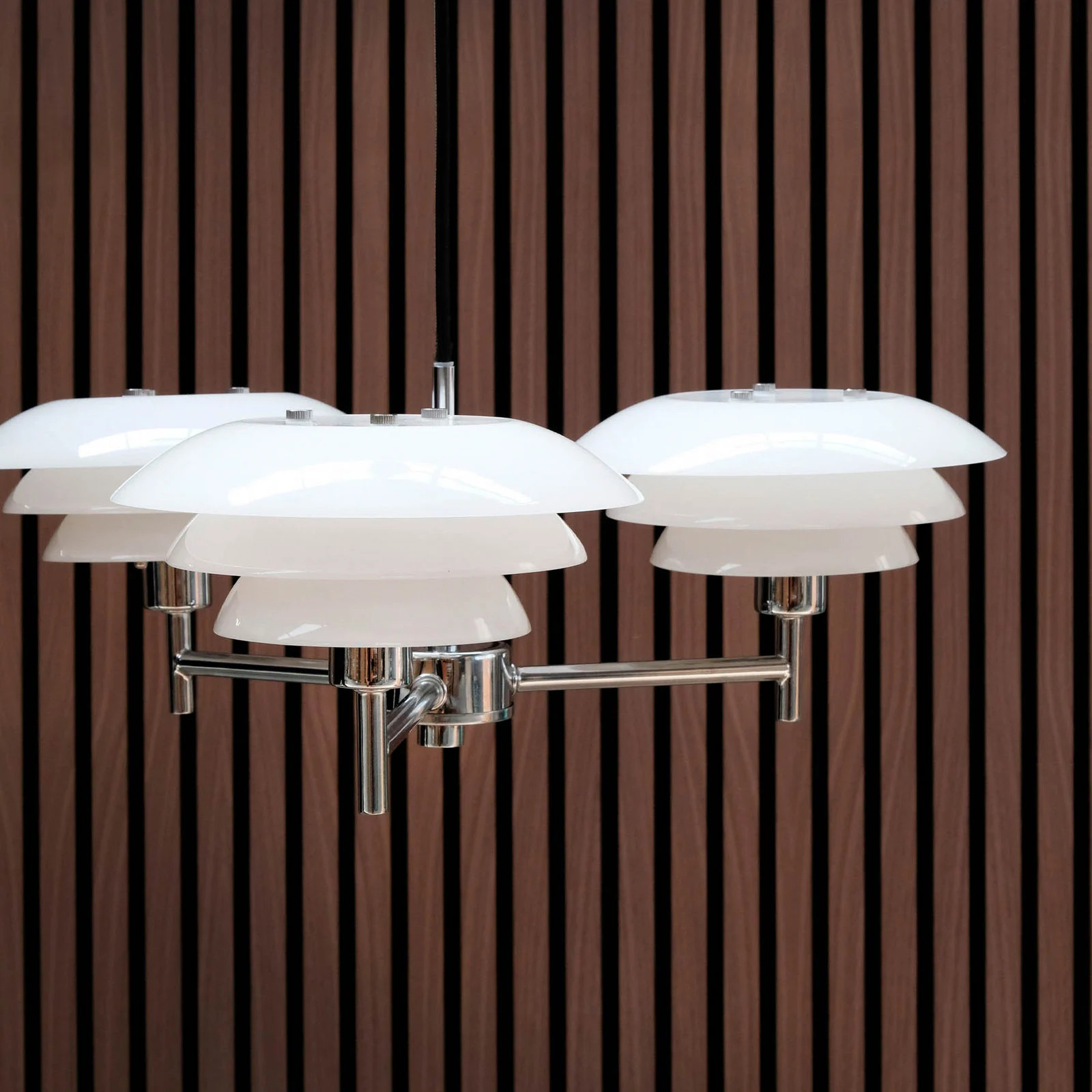 Dyberg Larsen DL20 Kroonluchter Opal - Designer Metaal Wandlamp voor Woonkamer en Slaapkamer