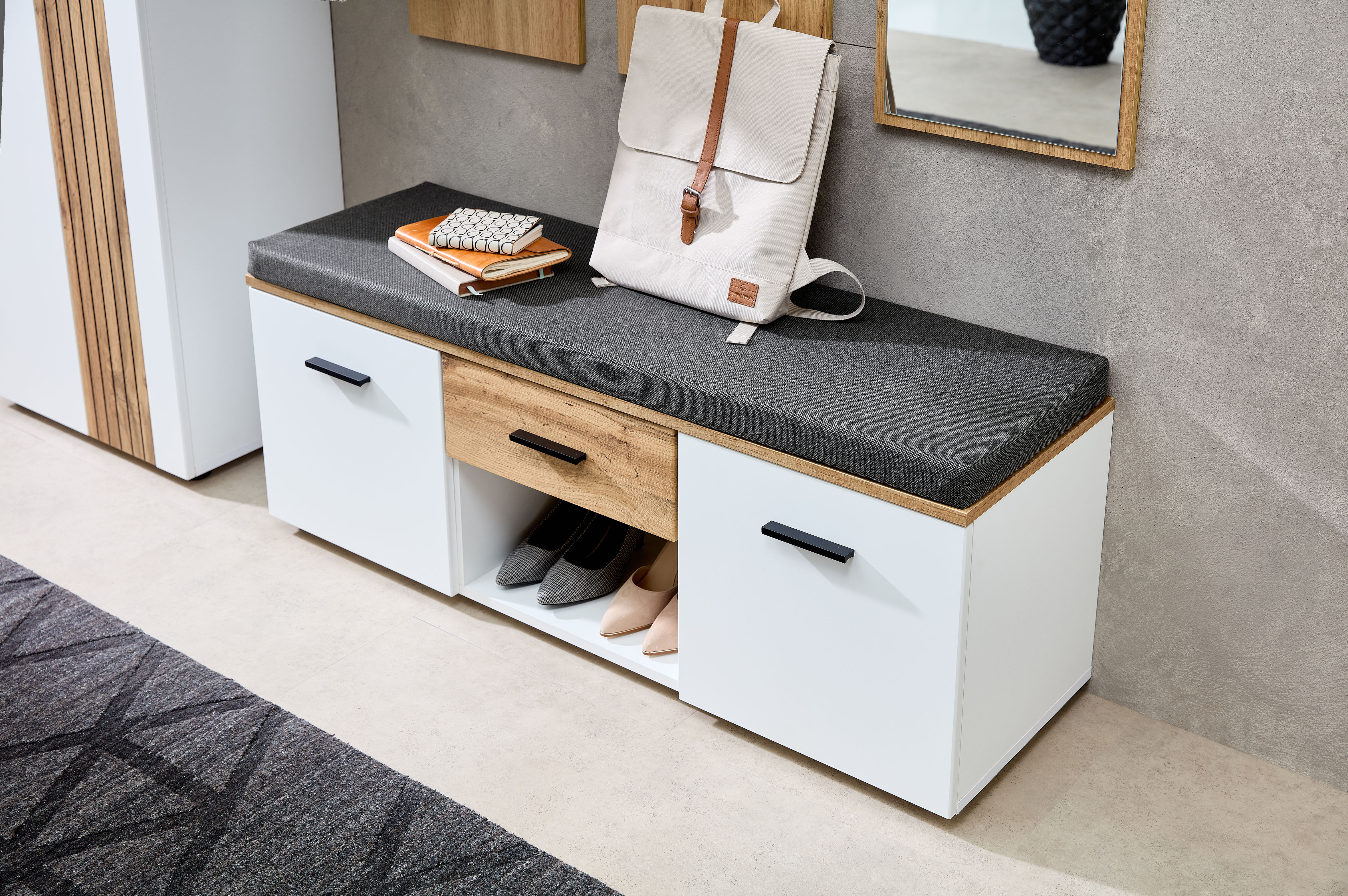 Bank INNOSTYLE "Sparks Schuhbank, 120x47x38cm (B/H/T)", weiss (weiß, eiche altholz), B:120cm H:47cm T:38cm, Holzwerkstoff, MDF, Polyester, Sitzbänke, Bank, 2 türig, 1 Schublade,2 Böden, Softclose, 1 Sitzkissen weiß, eiche altholz B/H/T: 120cm x 47cm x 38c