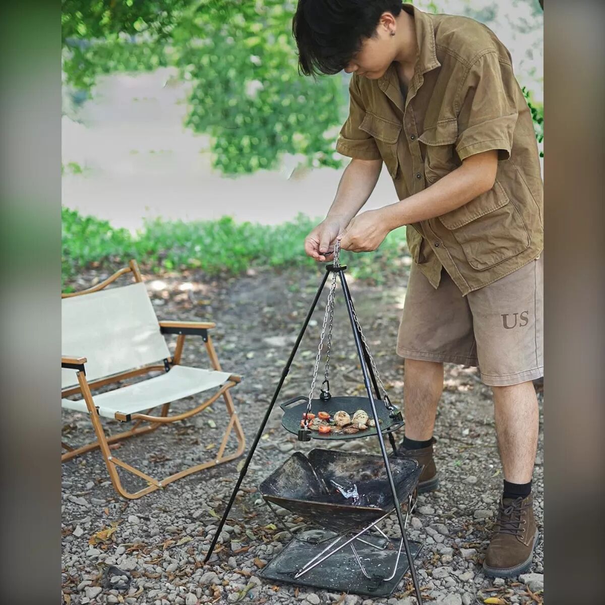 INF Support de Gril Multifonction - Support Ajustable en Hauteur, Trépied 3 Points avec Chaîne 49cm et Sac de Transport