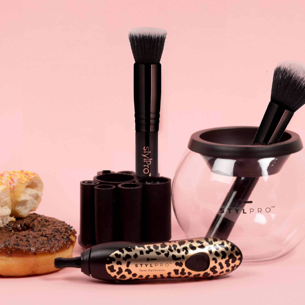 StylPro Gift Set Makeup Brush Cleaner and Dries Brushes 1&nbsp;un. Cheetah Device