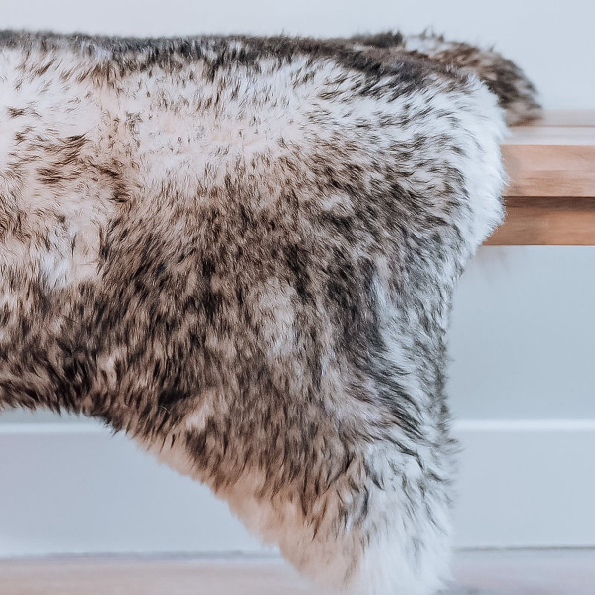 Echte schapenvacht zwart wit maat M van 100% wol uit Nieuw-Zeeland