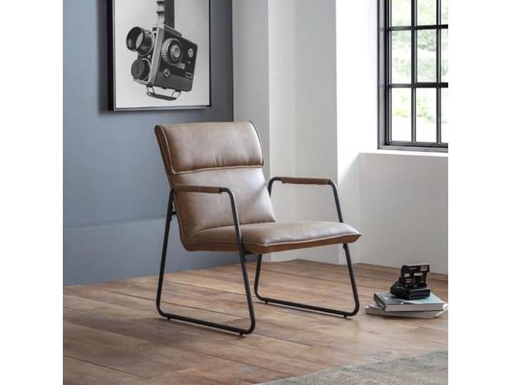 Julian Bowen Gramercy Stuhl Moderner Akzentstuhl für Wohnzimmer, Kunstleder, tief gepolsterte Sitzfläche, schwarze Metallbeine