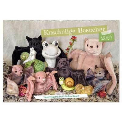 Kuschelige Besucher - unterwegs mit Stoff-Fledermäusen (Wandkalender 2027 DIN A2 quer), CALVENDO Monatskalender