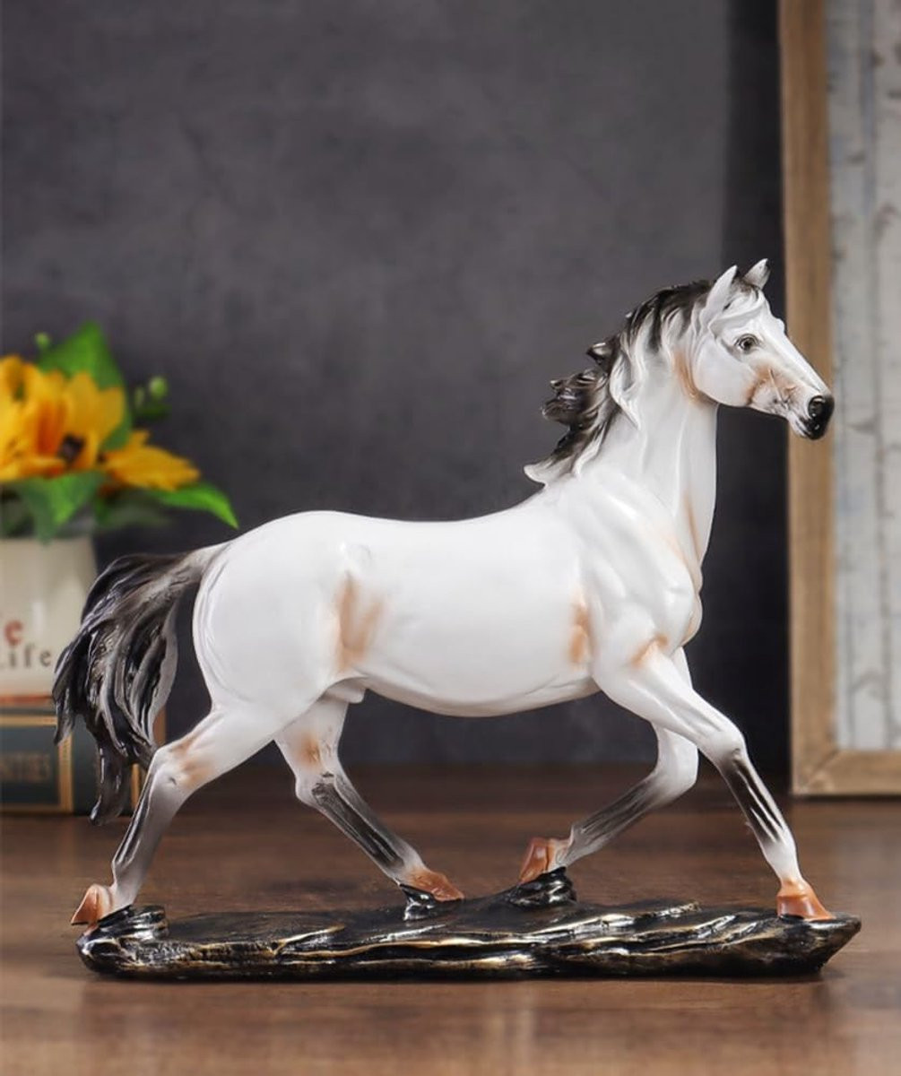 Handgemaakt klassiek paard sculptuur van resin voor decoratie in huis of op kantoor
