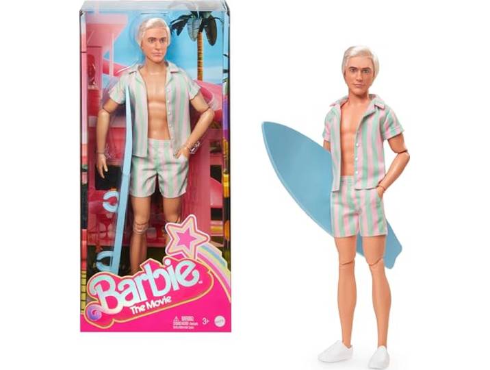 Barbie The Movie Ken pop met pastelroze en groene strepen met surfplank en witte sneakers