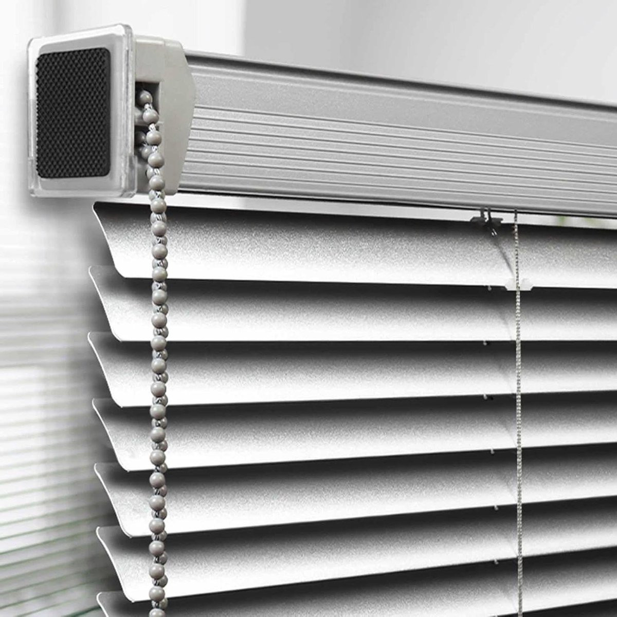 Zilvergrijze Aluminium Jaloezieën met 25mm Lamellen voor Raamdecoratie