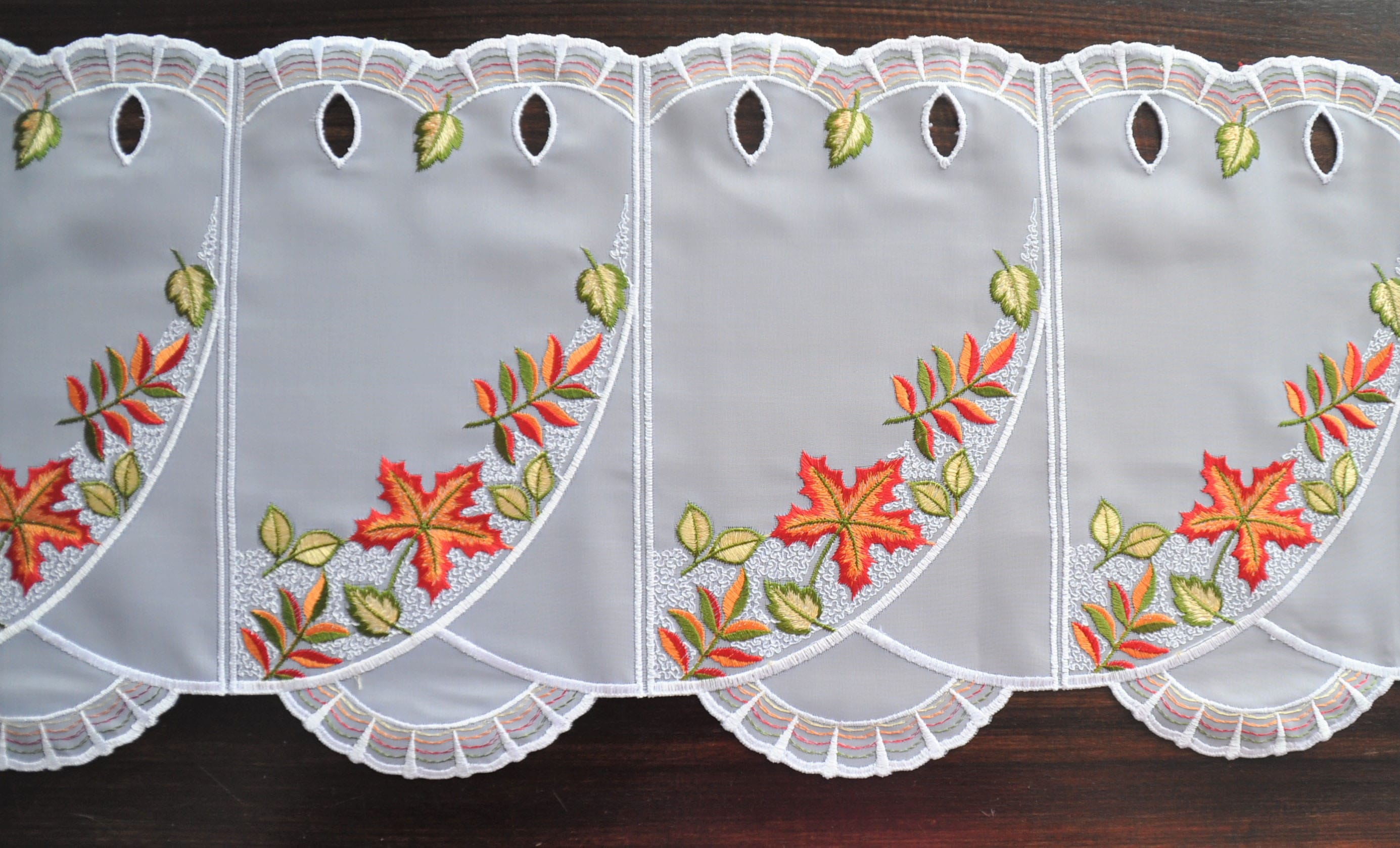 Panneaux STICKEREIEN PLAUEN "Herbstblätter" Gr. 10, bunt (rot, gelb, weiß), B:210cm H:50cm, Voile, Polyester, Gardinen, Panneaux, Kurzgardine "Herbstblätter"