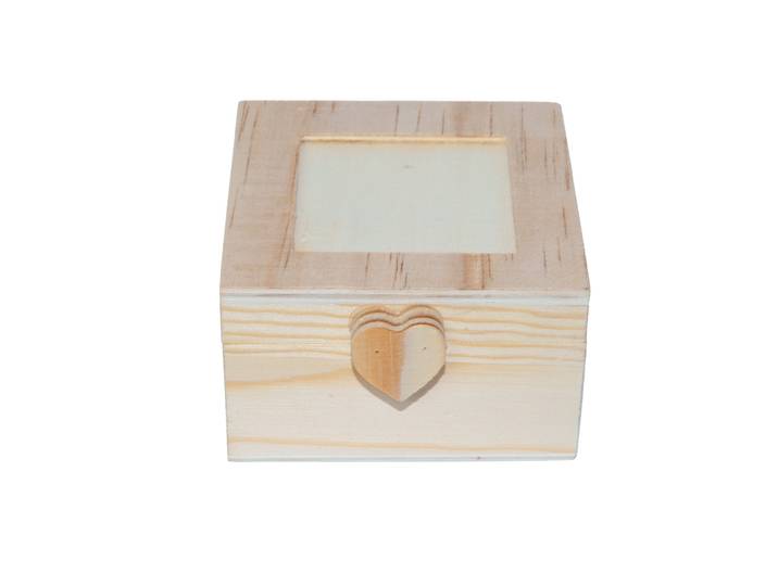 Box aus Holz mit Herz, natur, 7,5 x 8 x 4,5 cm
