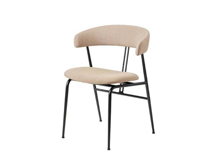 GUBI chaise avec accoudoirs et rembourrage total VIOLIN (Cat.B Kvadrat Remix 3 233 - Tissu et acier peint en noir)