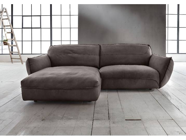Ecksofa BETYPE Be Type Be Chilled, Mega Sofa, Bezug: hochwertiges Anilinleder, L-Form , braun, B:260cm H:85cm T:180cm, AnilinLEDER Pallino gewachst (echtes Rindsleder) Das von südamerikanischen Rindern stammende Anilinleder wird in Fässern gefärbt. Natürliche Merkmale wie Narben, Insektenstiche und Hornstöße bleiben dem 1, 2 - 1, 4 mm starken Leder erhalten und sorgen für ein naturbelassenes Aussehen. Durch ein zusätzliches Wachs-Finish entsteht eine angenehm weiche und warme Haptik. Um die Langlebigkeit des Leders zu erhalten, wird empfohlen eine dauerhafte direkte Sonneneinwirkung zu vermeiden sowie die Lederoberfläche regelmäßig mit einem weichen Tuch zu säubern. In Abhängigkeit von der (Faser-)Struktur der jeweiligen Häute kann sich „der Effekt” und „die Farbe” während des Produktionsprozesses verändern, sodass möglicherweise Farbabweichungen und Veränderungen in der Faserstruktur entstehen können. Dies ist bei dieser Art von Leder gewünscht und stellt keinen Reklamationsgrund dar., Sofas, Ecksofa, in 2 Breiten mit stylischer und offener Nahtführung