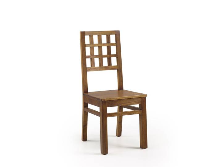 Chaise en bois marron