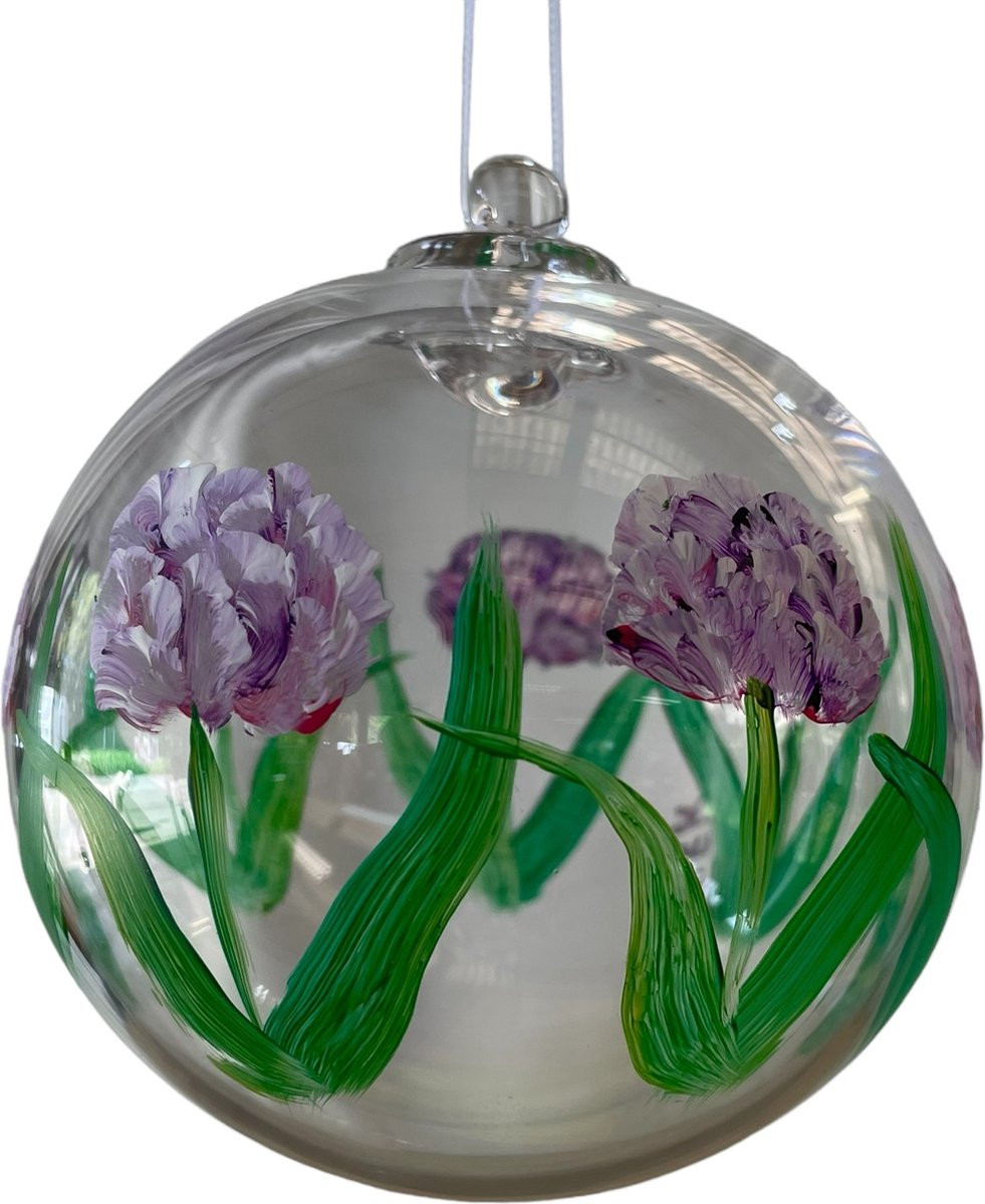 Bohemien kristallen bol met paarse tulp voor op tafel